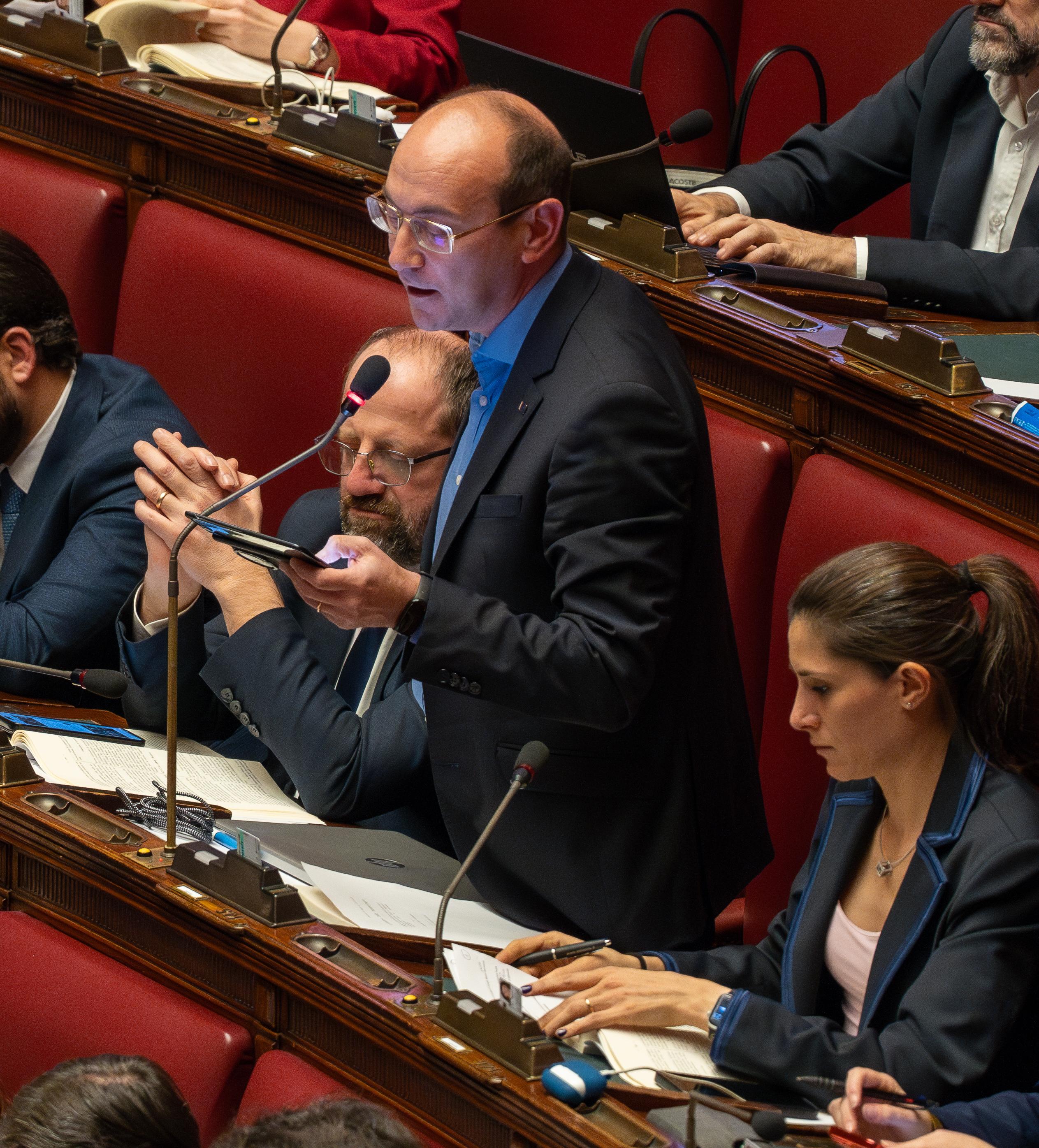 Costituzione sotto scacco, Parlamento chiuso: per Meloni un week-end elettorale vale più della democrazia